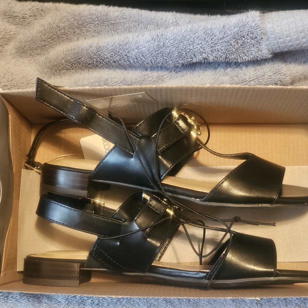 Liz Clairborne Collection Black Women's Sandals Gold Trim Womans 6.5 M NWT